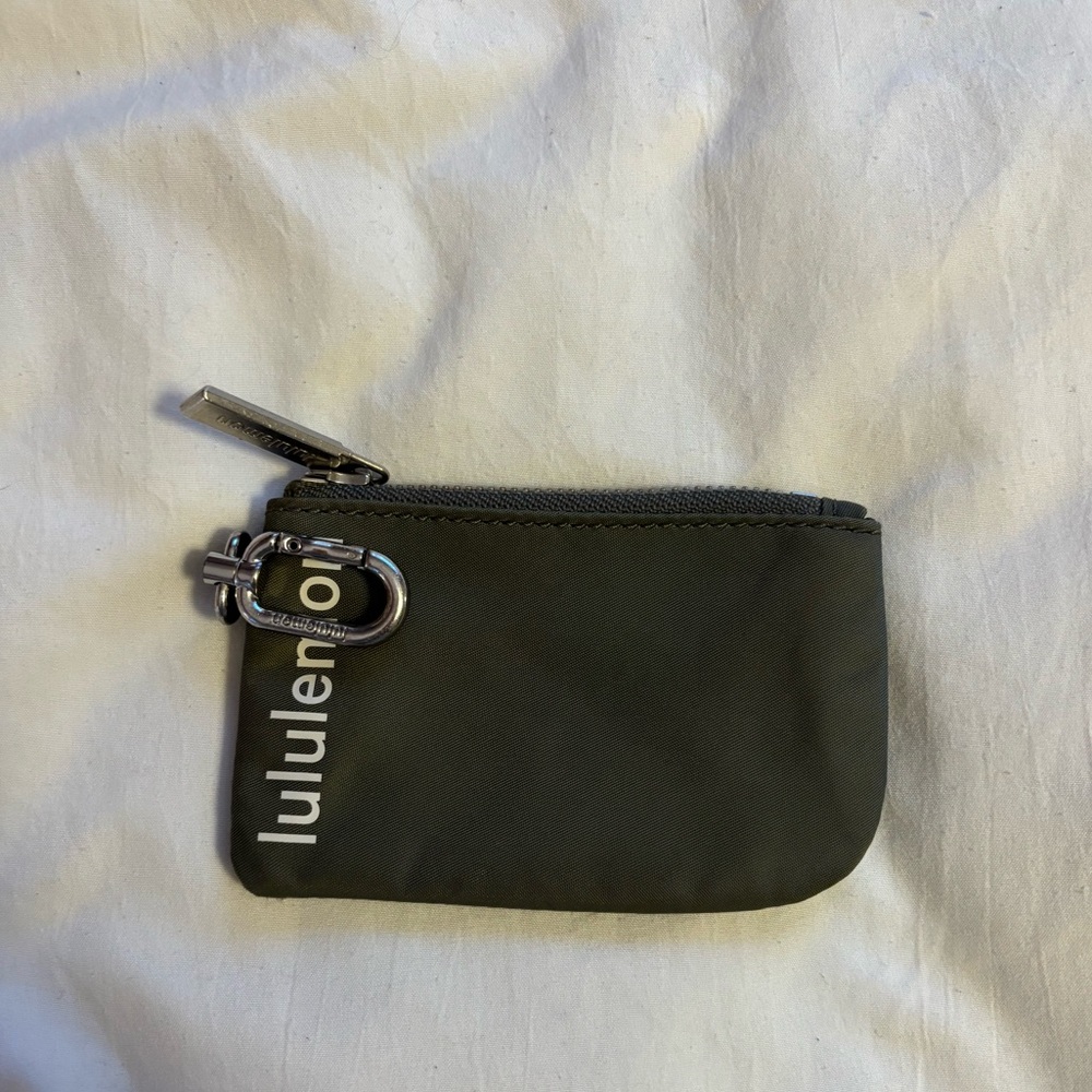 Lululemon Green Cardholder